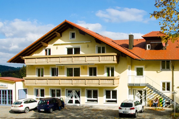 Außenansicht der Pflegeeinrichtung Neukirchen beim Heiligen Blut