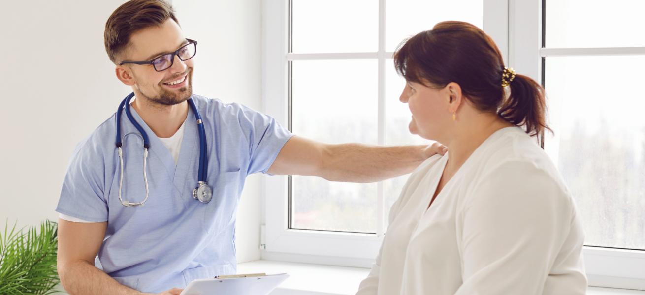 Arzt im Patientengespräch