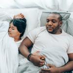 Paar schläft im Bett - VitalAire Artikel: Wie lange kann ich meinen Schlauch benutzen